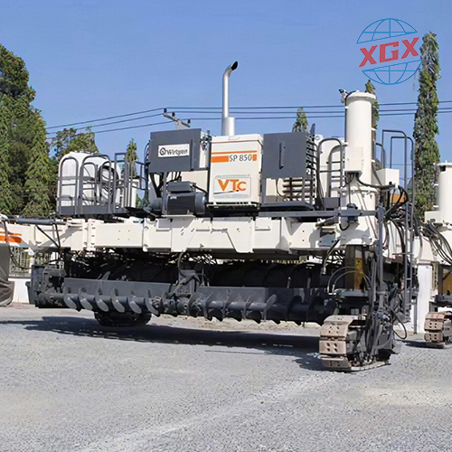 Finitrice a casseformi scorrevoli in linea Wirtgen SP 124