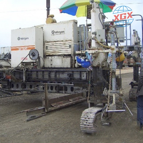 Finitrice a casseformi scorrevoli in linea Wirtgen SP 124