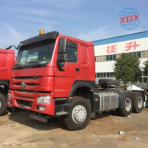 Sinotruck 10-Wheel Truck Double Steering Axle Tractor