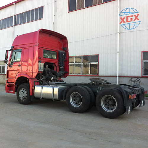 Sinotruck 10-Wheel Truck Double Steering Axle Tractor