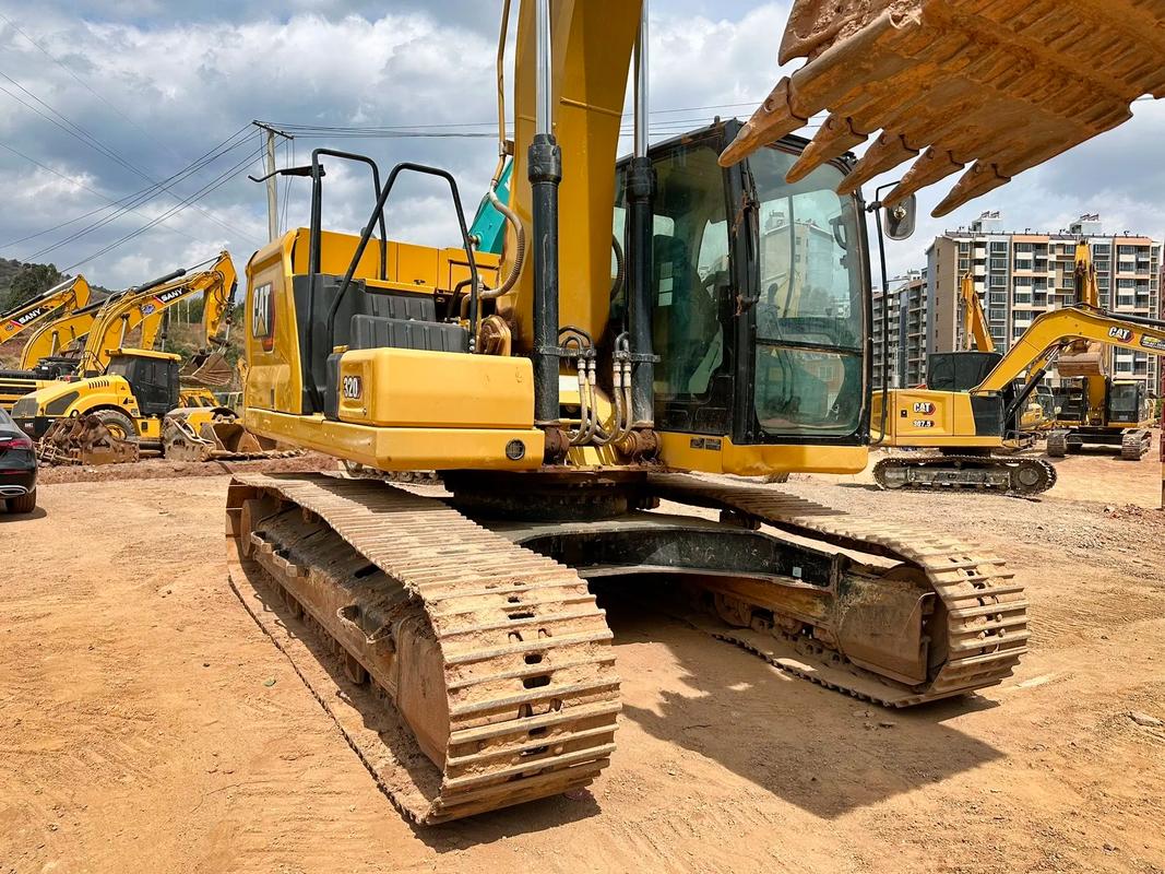 CAT 320 Excavator