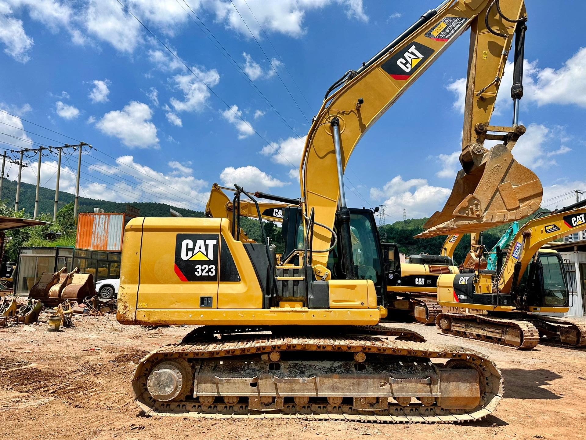 CAT 323 Excavator
