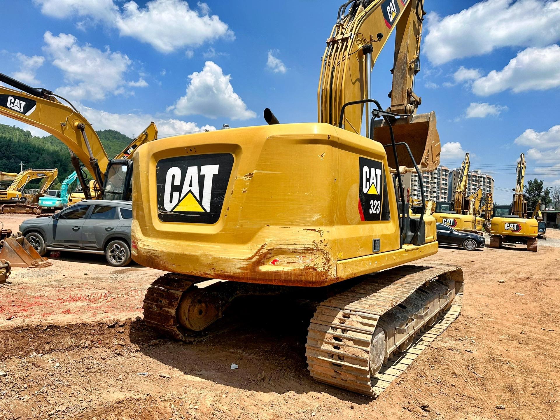 CAT 323 Excavator
