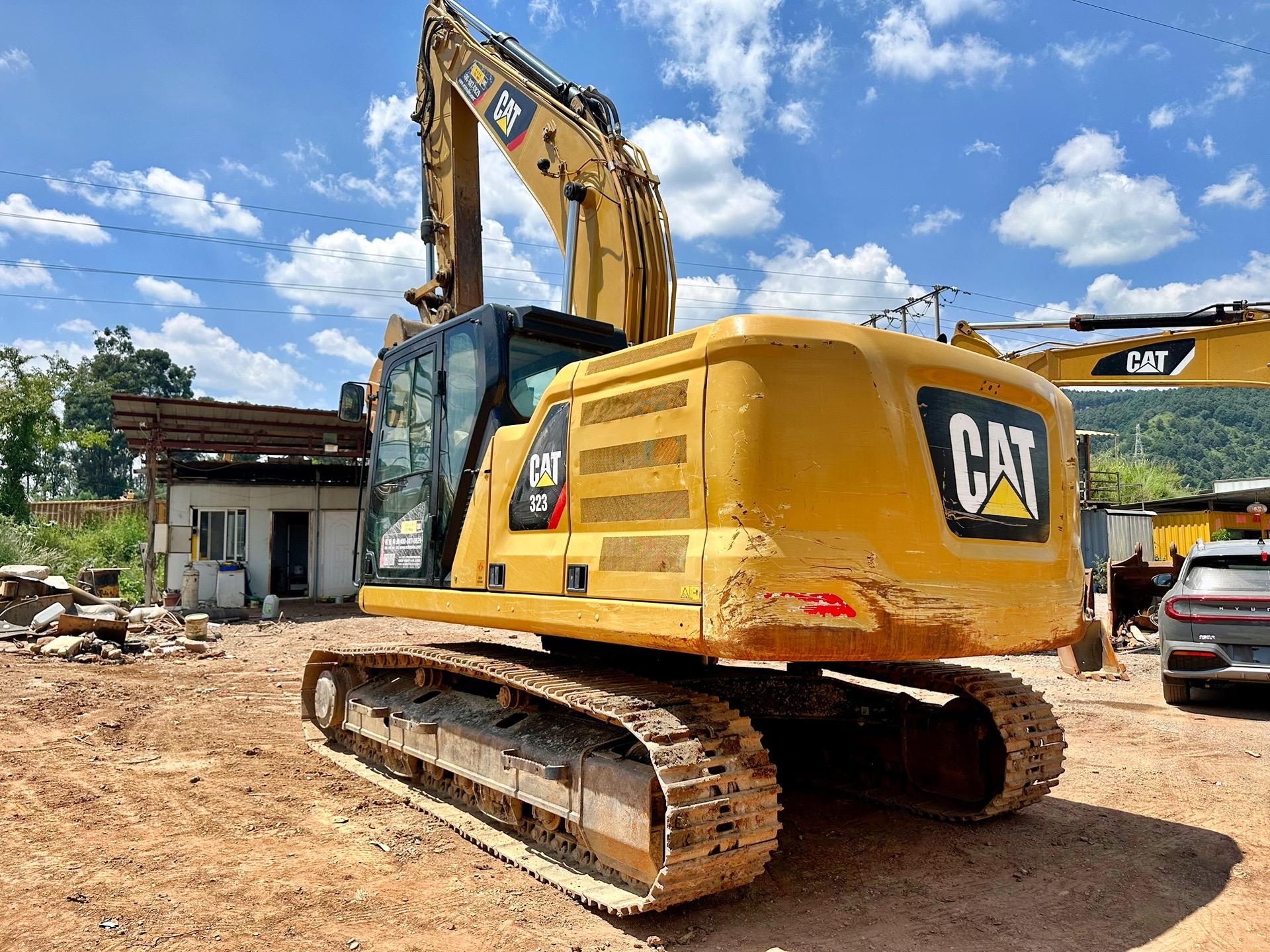 CAT 323 Excavator
